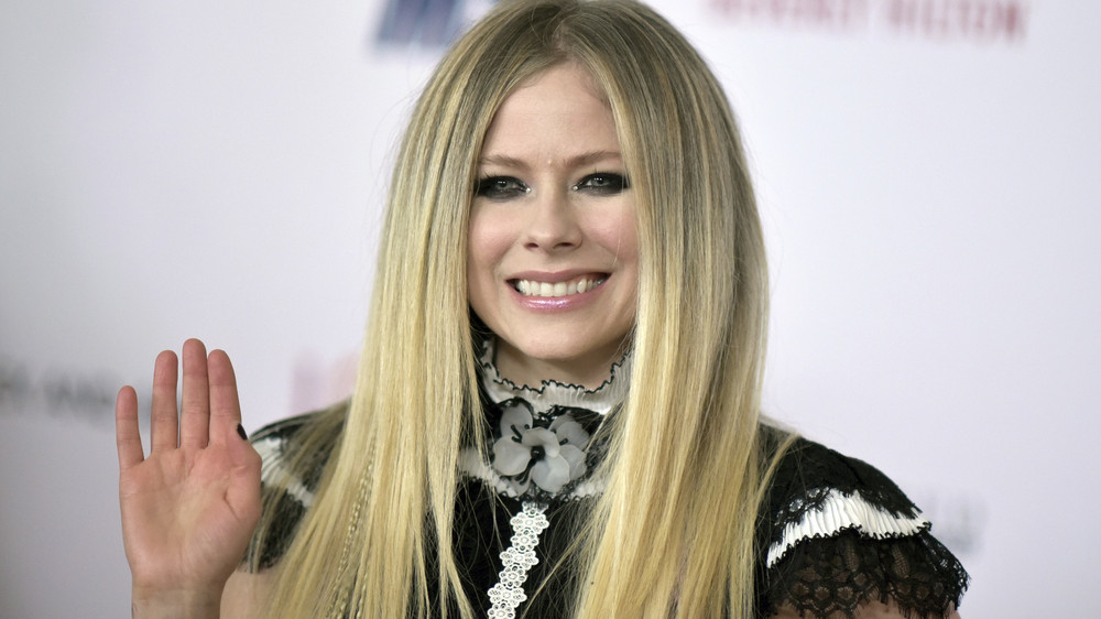 Avril Lavigne Stellt Ihr Album Cover Nach 